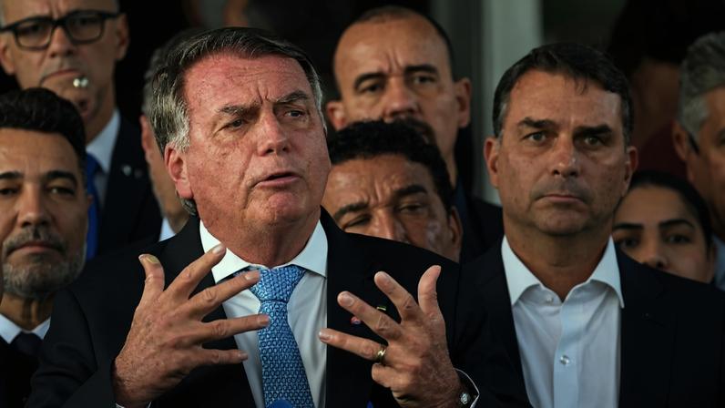 Lindbergh pede inclusão de Flávio e Bolsonaro em inquérito nos EUA