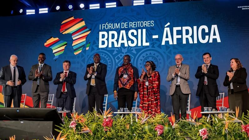 Fórum de Reitores encerra com assinatura da Carta de Brasília
