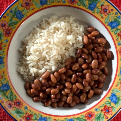 Especialistas desmentem boato sobre ração do governo para arroz e feijão