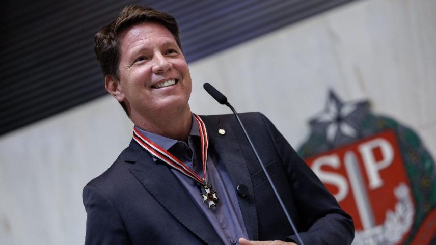 05.dez.2025 - O deputado federal Mário Frias (PL-SP) recebe Colar de Honra ao Mérito na Alesp