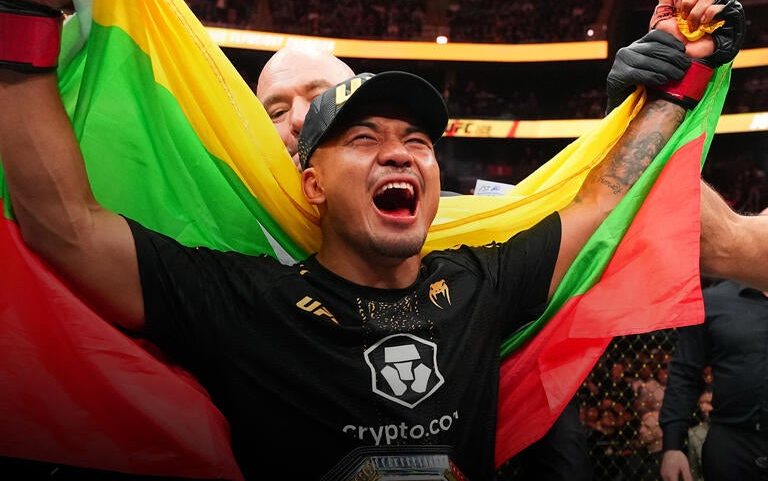 Van e Taira recebem bônus de Luta da Noite no UFC 328
