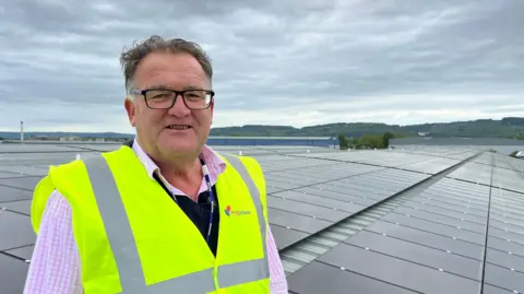 Aumento das vendas de painéis solares com foco em economia