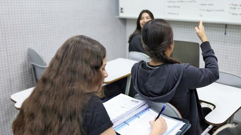 Brasília (DF), 24/10/2024 - Alunos do colégio Galois em sala de aula na preparação dos últimos dias antes da prova do Enem 2024. Foto: José Cruz/Agência Brasil