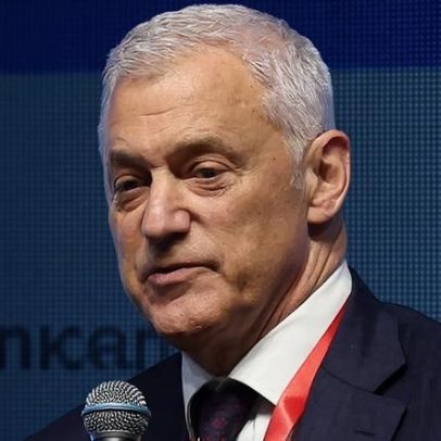 CEO do Standard Chartered pede desculpas por comentário sobre capital humano