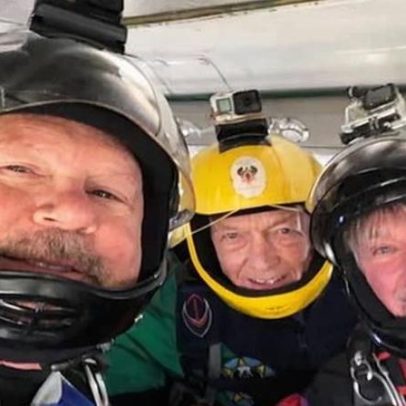Paraquedista morre e outra pessoa fica ferida após colisão no ar em Washington