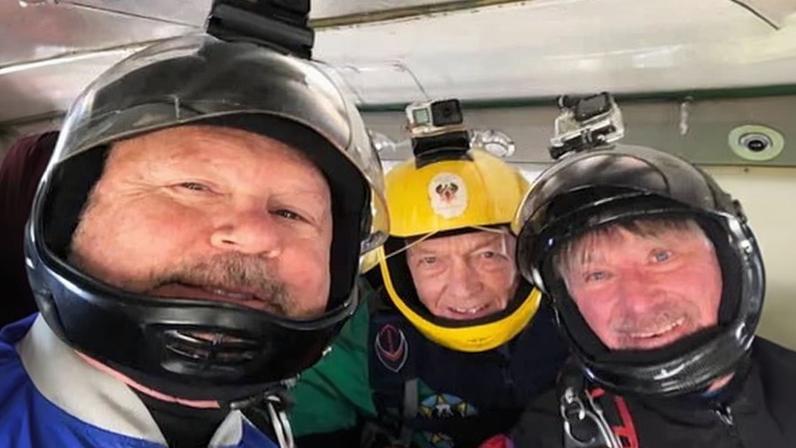 Paraquedista morre e outra pessoa fica ferida após colisão no ar em Washington