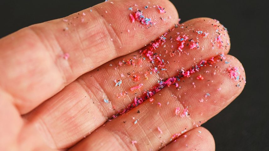 Microplásticos no ar podem intensificar aquecimento global, alerta pesquisas