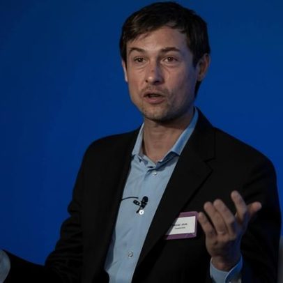 Filho de Steve Jobs planeja investir em oncologia no Reino Unido