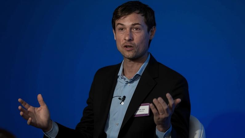 Filho de Steve Jobs planeja investir em oncologia no Reino Unido