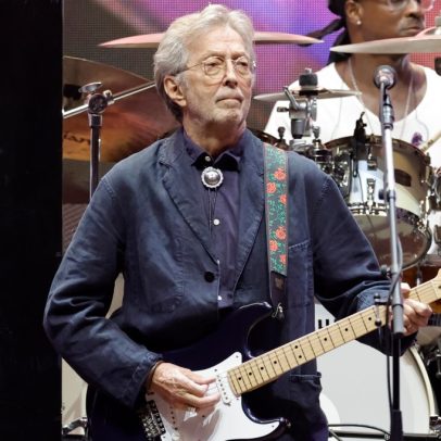 Eric Clapton encerra show mais cedo após ser atingido por objeto