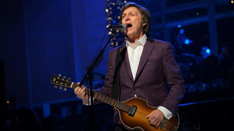 Paul McCartney was the musical guest for the season finale of “SNL” (as seen above).