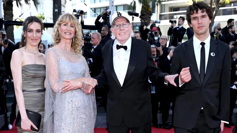 Laura Dern, Bruce Dern e os filhos aparecem em rara saída de três gerações em Cannes