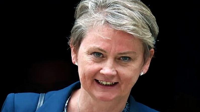 Dois ministros pedem fim de briefings anônimos e respeito aos deputados Labour