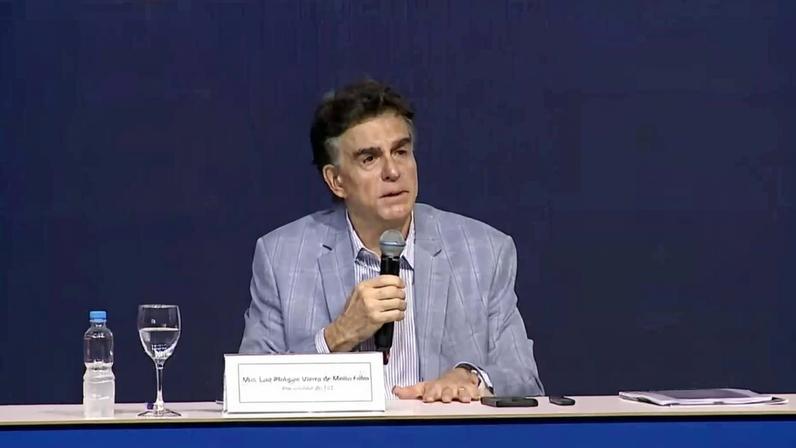 Ministro do TST afirma que não há juiz azul nem ver