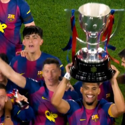 Messi, Ronaldinho e Luis Enrique celebram título espanhol do Barcelona