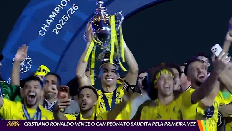 Cristiano Ronaldo festeja conquista do título saudita com o Al-Nassr