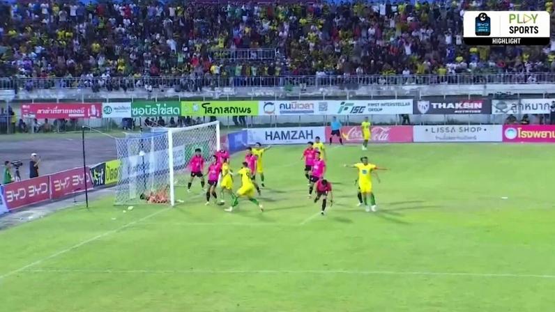 Brasileiro marca nos acréscimos e leva clube à 1ª divisão da Tailândia