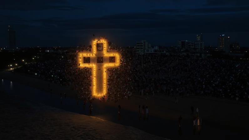Culto ao amanhecer reúne 5 mil pessoas na orla de Balneário Rincão