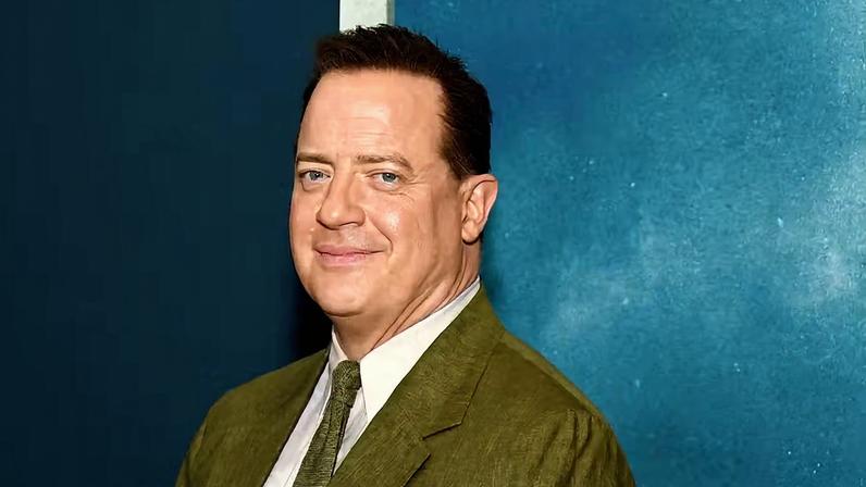 Brendan Fraser faz aparição rara com filhos, ator e modelo, em première