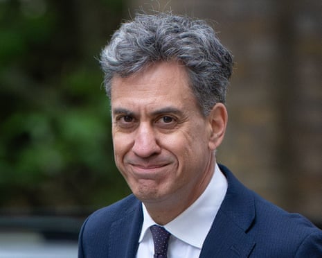 Esquerda do Labour pressiona Ed Miliband a considerar candidatura à liderança
