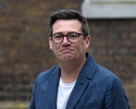 Andy Burnham pode retornar a Westminster, aponta podcast