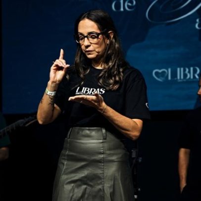 Igreja vira polo de tradução bíblica em Libras