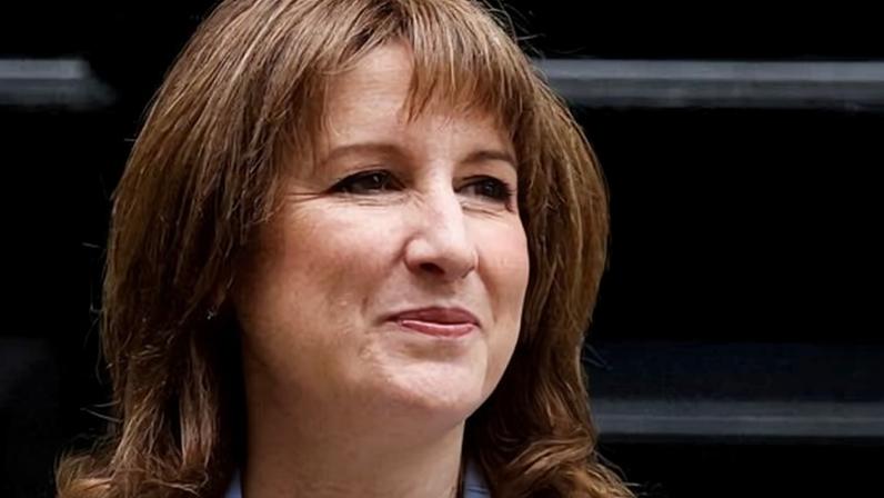 Rachel Reeves outside 11 Downing Street