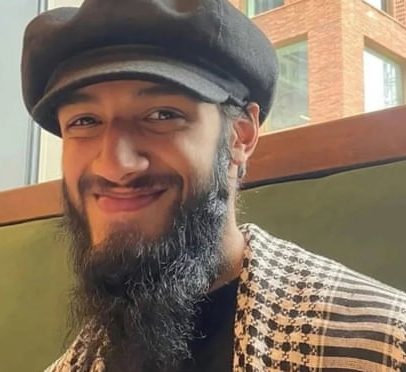 Prisioneiro em Londres com doença muscular afirma que precisa rastejar pelo chão