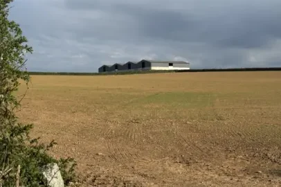Planos de turbinas eólicas enfrentam oposição de vila