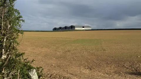 Planos de turbinas eólicas enfrentam oposição de vila