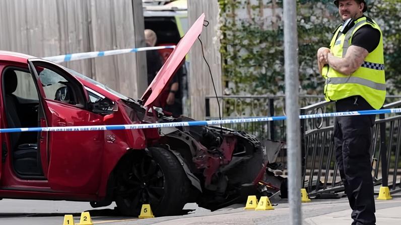 Homem é preso após cinco pessoas serem atropeladas em Nottinghamshire