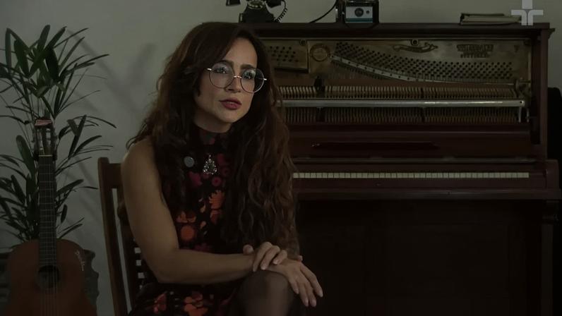 Daniela Araújo testemunha que é fruto do acolhimento e do trabalho social realizado pela igreja. (Captura de tela/YouTube/TV Cultura)