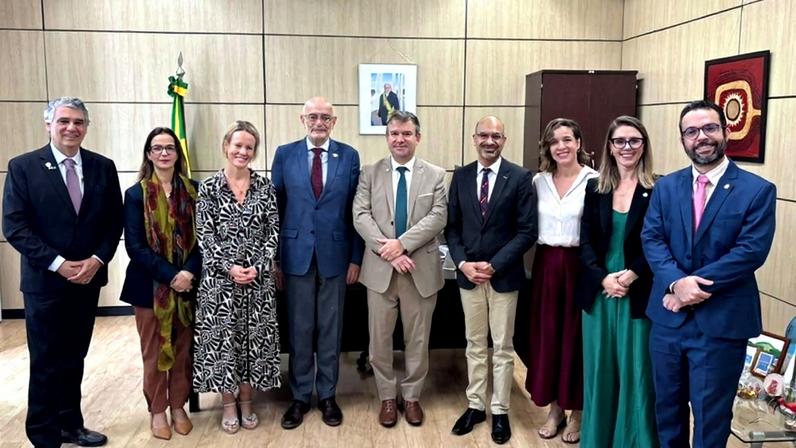 MEC debate ampliação de cooperação