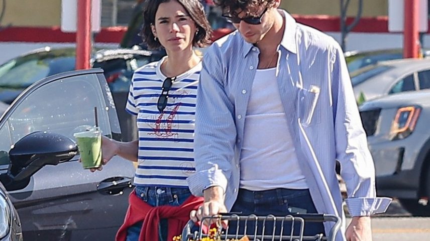 Bruna Marquezine e Shawn Mendes são vistos em mercado de Los Angeles