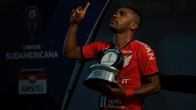 Nikão foi eleito melhor da final da Sul-Americana 2021 — Foto: Reuters