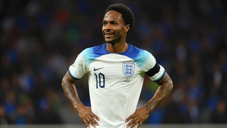Raheem Sterling em ação pela Inglaterra — Foto: REUTERS/Daniele Mascolo