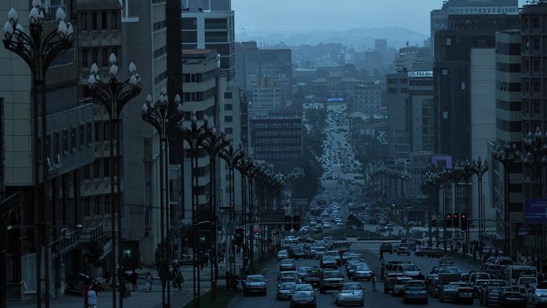 Etiópia. Motorists drive along Churchill Avenue in Addis Ababa, Ethiopia, December 19, 2025. REUTERS/Tiksa Negeri