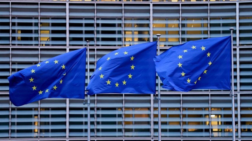 Bandeiras da União Europeia — Foto: Stephanie Lecocq/Reuters