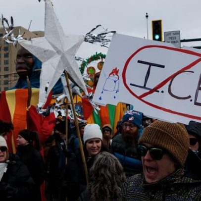Procuradoria de Minnesota acusa agente do ICE de atirar em imigrante