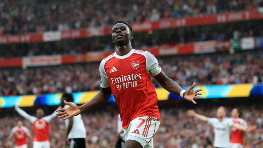 Saka, cria do Arsenal, inspira o time na busca pela Champions inédita