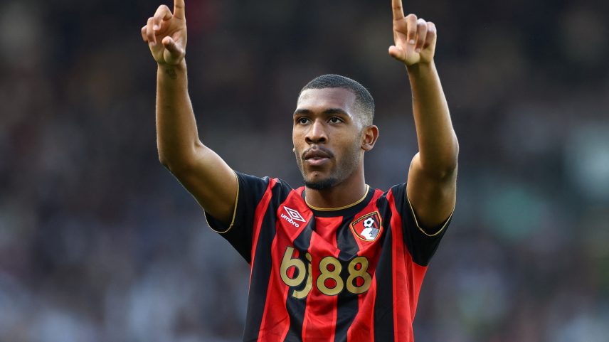 Torcida do Bournemouth cria música para Rayan, ex-Vasco, autor de gol da vitória