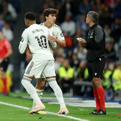 Arbeloa desmente Mbappé e afirma que decide quem joga