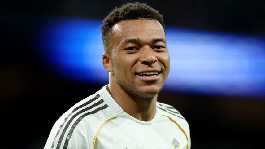 Mbappé foi alvo de vaias em vitória do Real Madrid no Bernabéu — Foto: Reuters