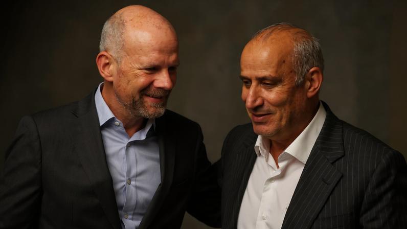 Mattias Grafstrom, secretário-geral da Fifa, em encontro com Mehdi Taj, presidente da Federação do Irã — Foto: Reuters