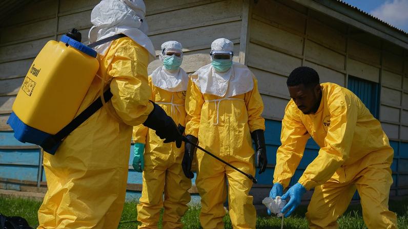 Red Cross workers disinfect after handling the body of a person who died of Ebola, as aid agencies intensify efforts to contain a new Ebola outbreak involving the Bundibugyo strain, at the Centre Medical Evangelique (CME) in Hoho commune of Bunia, Ituri province, Democratic Republic of Congo, May 21, 2026. REUTERS/Gradel Muyisa Mumbere TPX IMAGES OF THE DAY