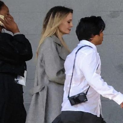 Angelina Jolie apoia Zahara na formatura; Brad Pitt ausente