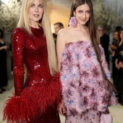 Nicole Kidman posa com a filha Sunday Rose no tapete vermelho da Met Gala 2026