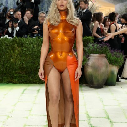 O look de Kim Kardashian na Met Gala 2026 tem histórico controverso