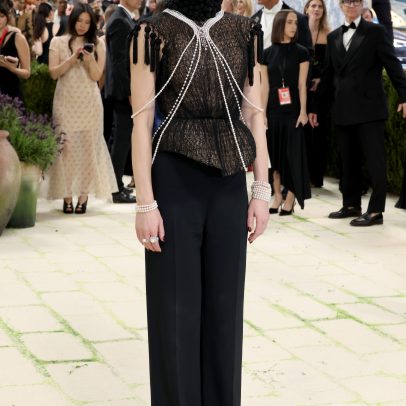 Colar de pérolas e diamantes de Emily Blunt na Met Gala 2026 vale meio milhão