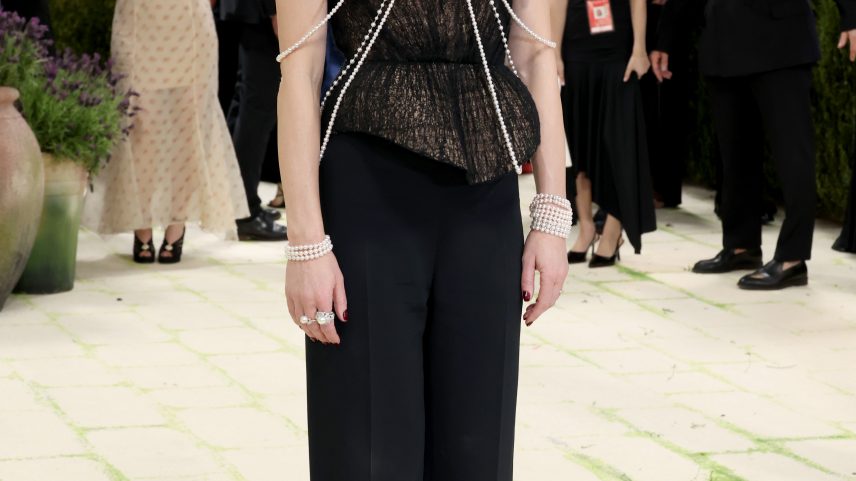 Colar de pérolas e diamantes de Emily Blunt na Met Gala 2026 vale meio milhão